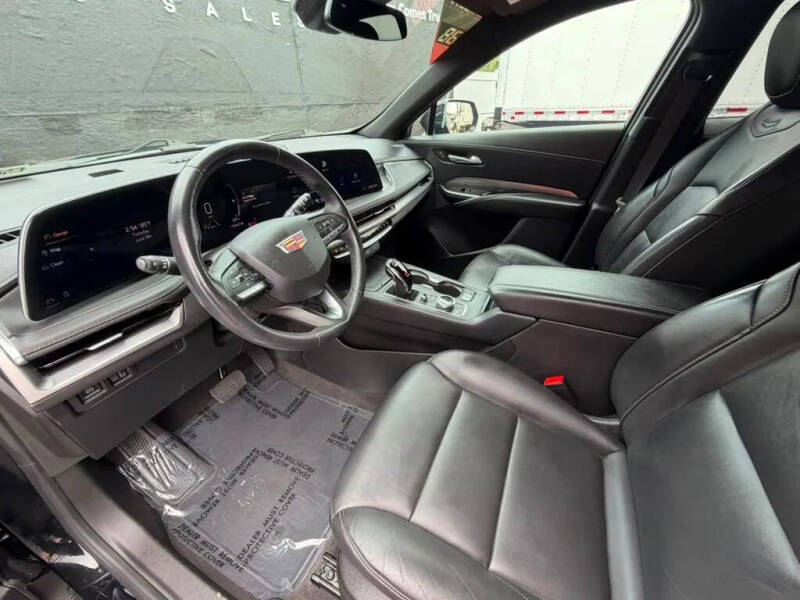 2024 Cadillac XT4 Premium Luxury