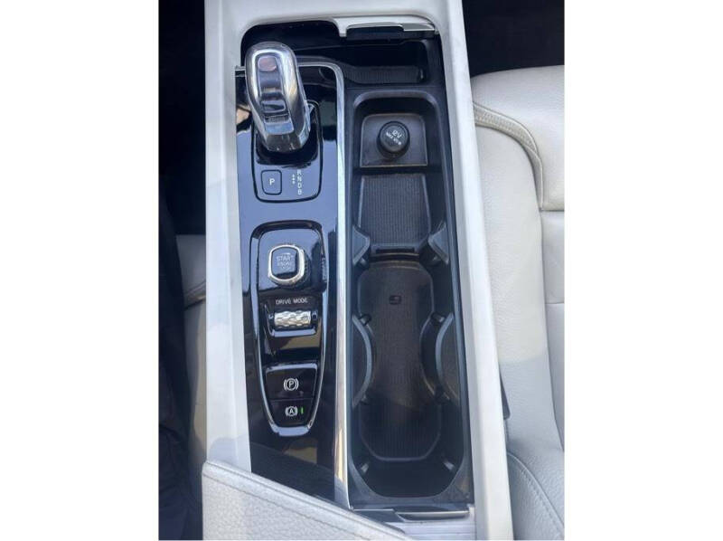 2019 Volvo XC60 T8 eAWD Momentum