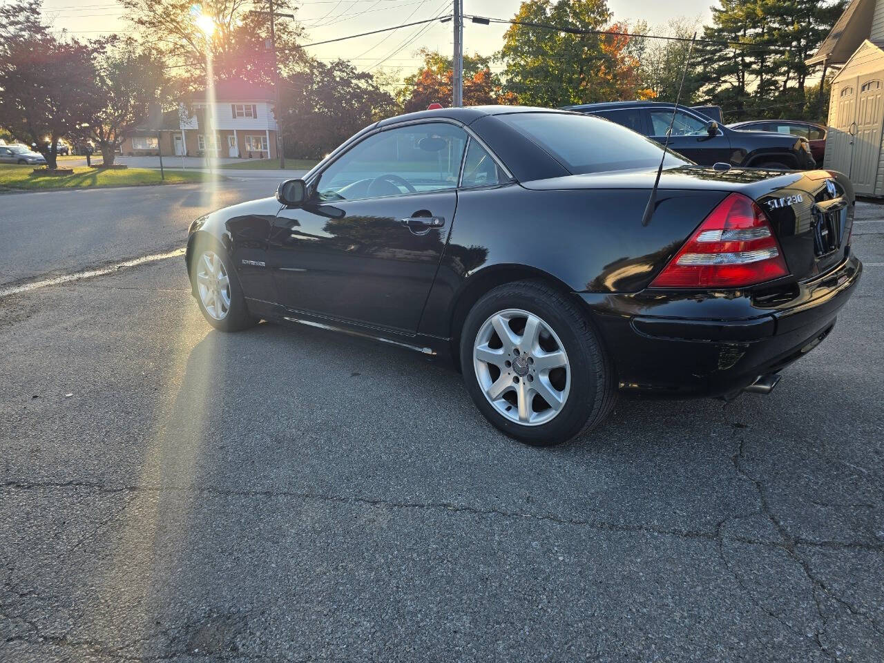 2001 Mercedes-Benz SLK for sale at QUEENSGATE AUTO SALES in York, PA