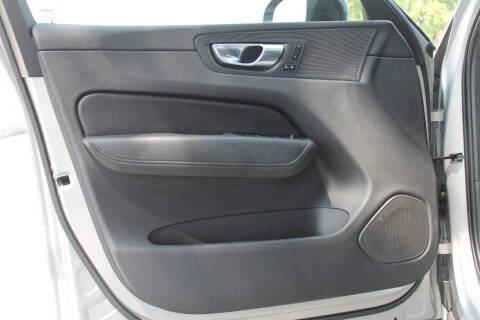 2024 Volvo XC60 B5 Core Dark Theme