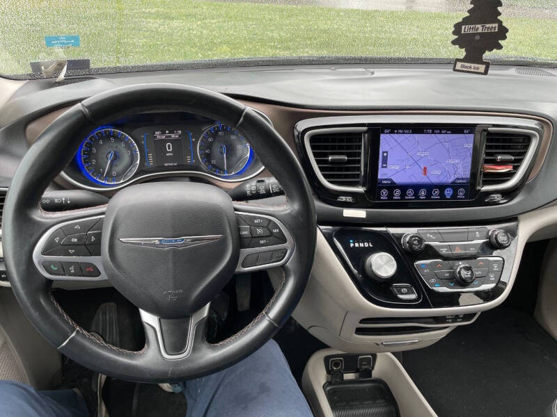 2017 Chrysler Pacifica Touring-L