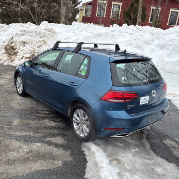 2019 Volkswagen Golf SE