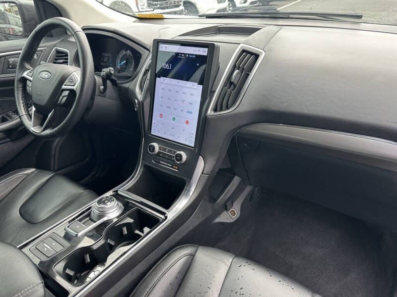 2022 Ford Edge Titanium