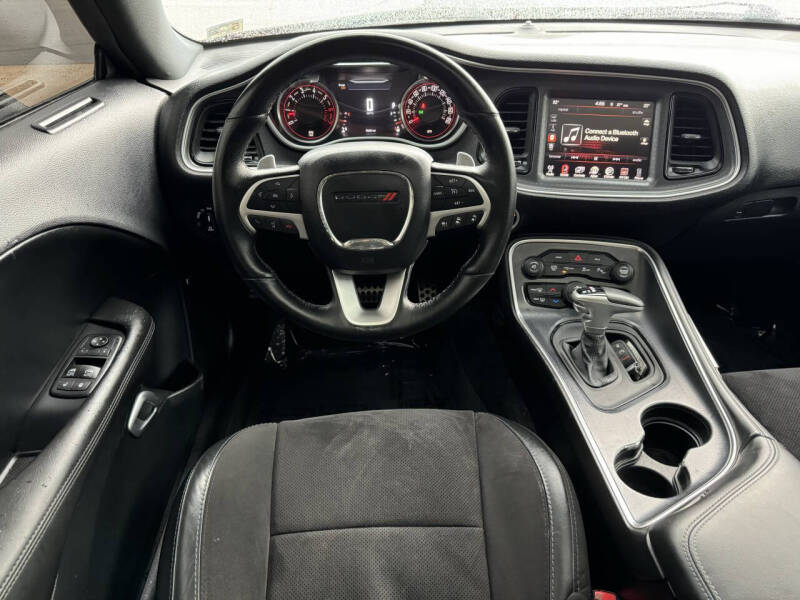 2016 Dodge Challenger 392 HEMI Scat Pack Shaker