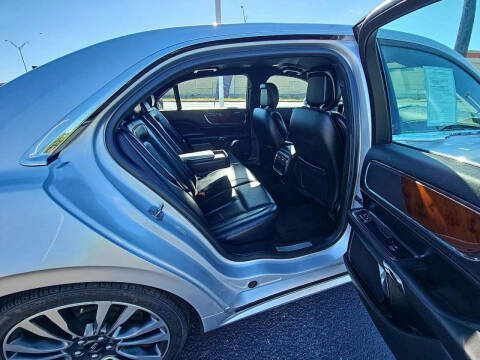 2017 Lincoln Continental Select