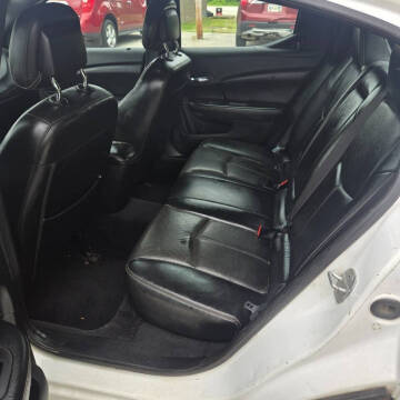 2011 Dodge Avenger Lux