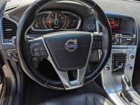 2017 Volvo XC60 T5 Dynamic