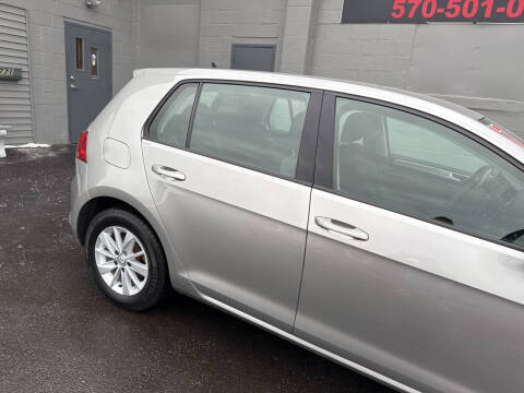 2017 Volkswagen Golf TSI S