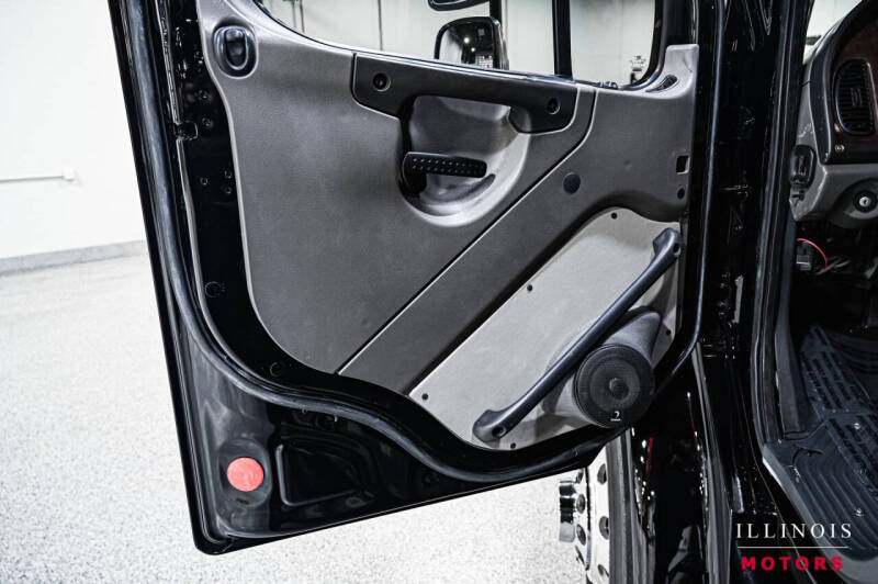 2005 Freightliner M2 106