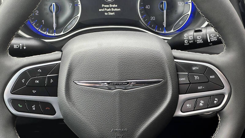 2026 Chrysler Pacifica Select