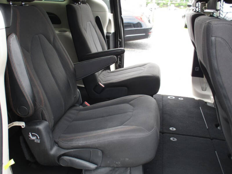 2017 Chrysler Pacifica LX