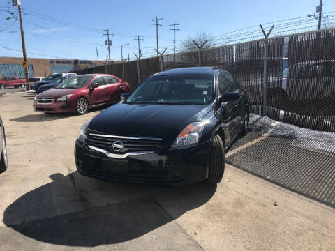 2008 Nissan Altima for sale at Square Business Automotive in Milwaukee WI