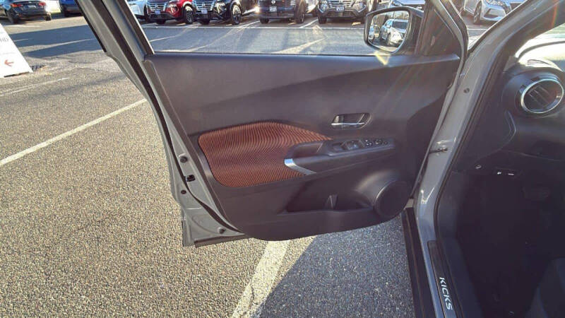 2024 Nissan Kicks SR