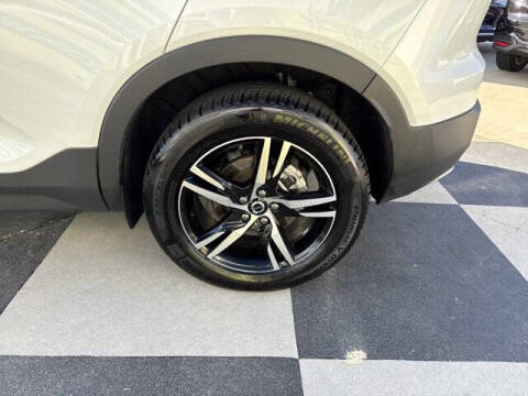 2025 Volvo XC40 B5 Core Bright Theme