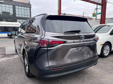 2022 Toyota Sienna XLE 7-Passenger