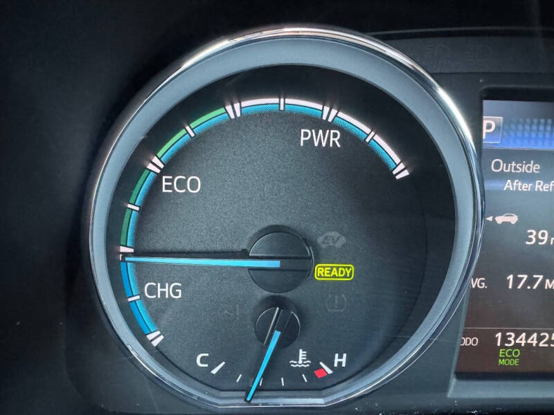 2017 Toyota RAV4 Hybrid XLE