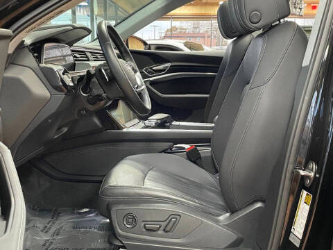 2021 Audi e-tron quattro Premium