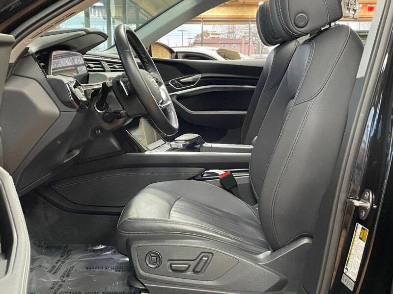 2021 Audi e-tron quattro Premium