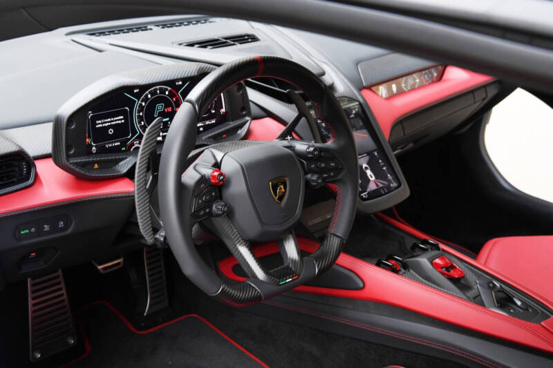 2024 Lamborghini Revuelto