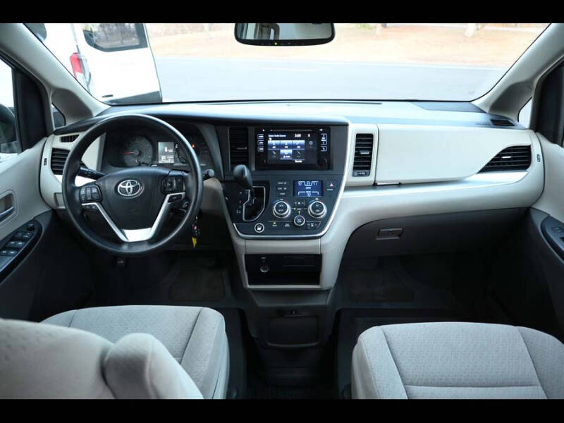 2015 Toyota Sienna LE Mobility 7-Passenger