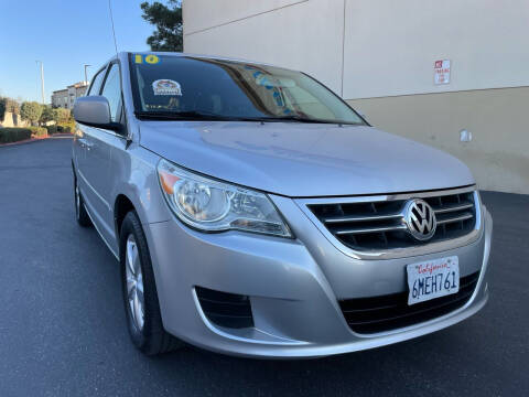 2010 Volkswagen Routan for sale at Select Auto Wholesales Inc in Glendora CA