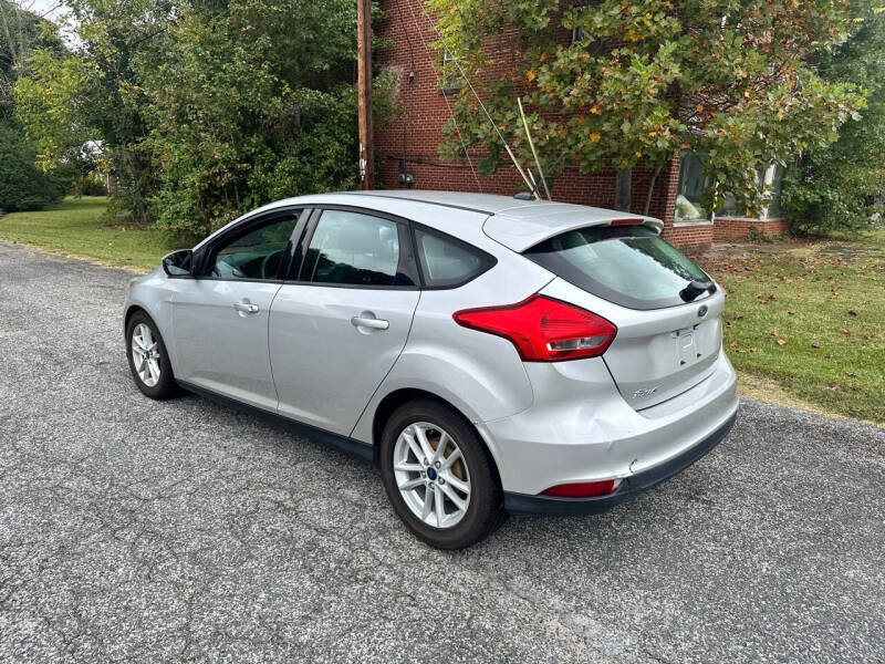 2015 Ford Focus null photo 3