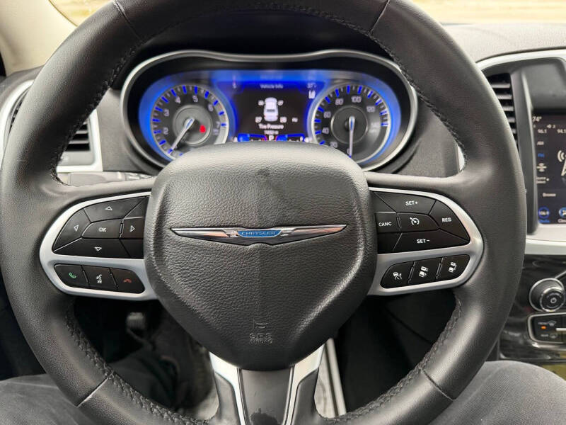 2022 Chrysler 300 Touring L