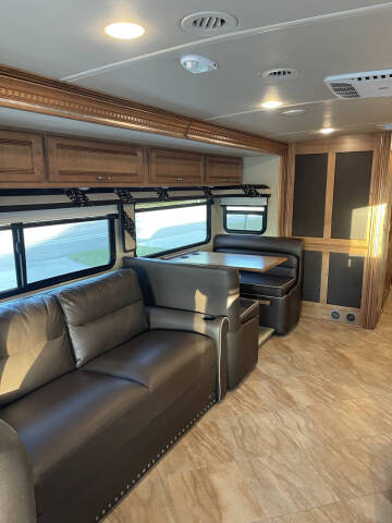 2017 Winnebago Forza 36G