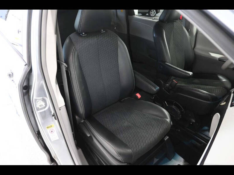 2013 Toyota Sienna SE 8-Passenger