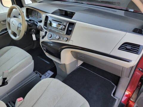 2013 Toyota WHEELCHAIR VAN