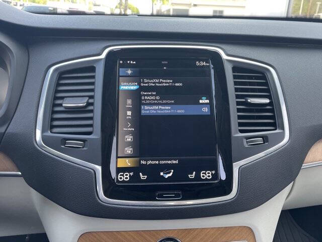 2022 Volvo XC90 T6 Momentum 6-Passenger