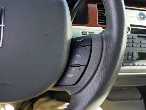 2006 Lincoln Town Car Signature