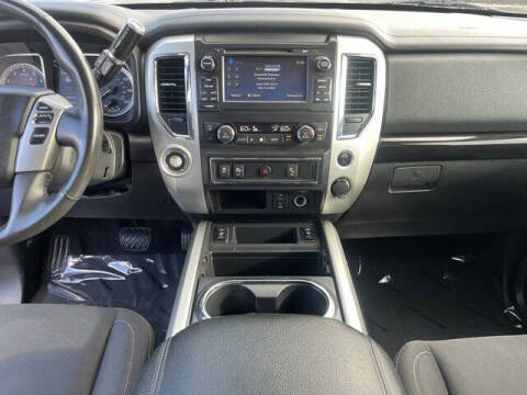 2017 Nissan Titan SV