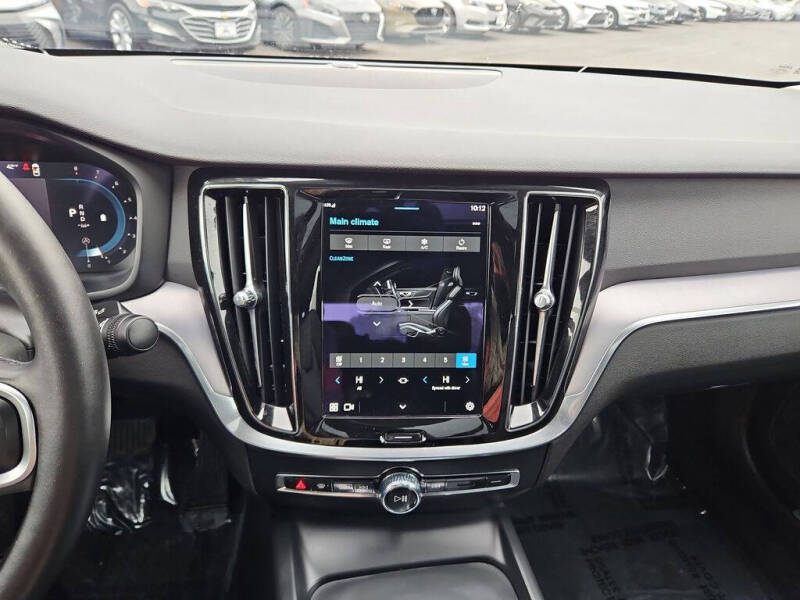 2024 Volvo S60 B5 Core Dark Theme