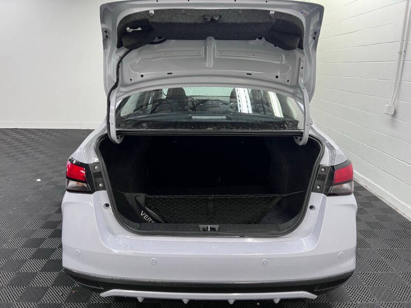 2025 Nissan Versa SR