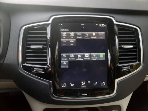 2017 Volvo XC90 T6 Momentum