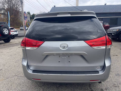2012 Toyota Sienna LE 7-Passenger