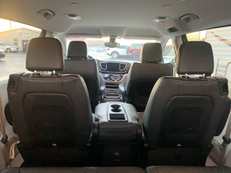 2017 Chrysler Pacifica Touring-L