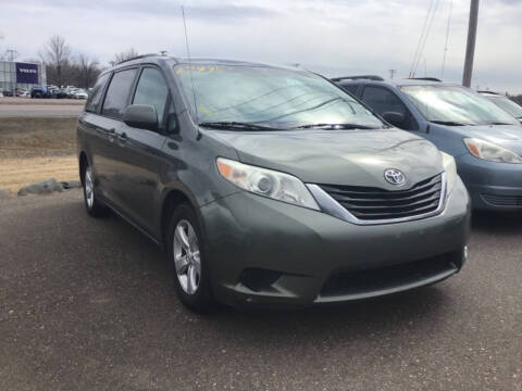 2012 Toyota Sienna LE 7-Passenger Auto Access Seat