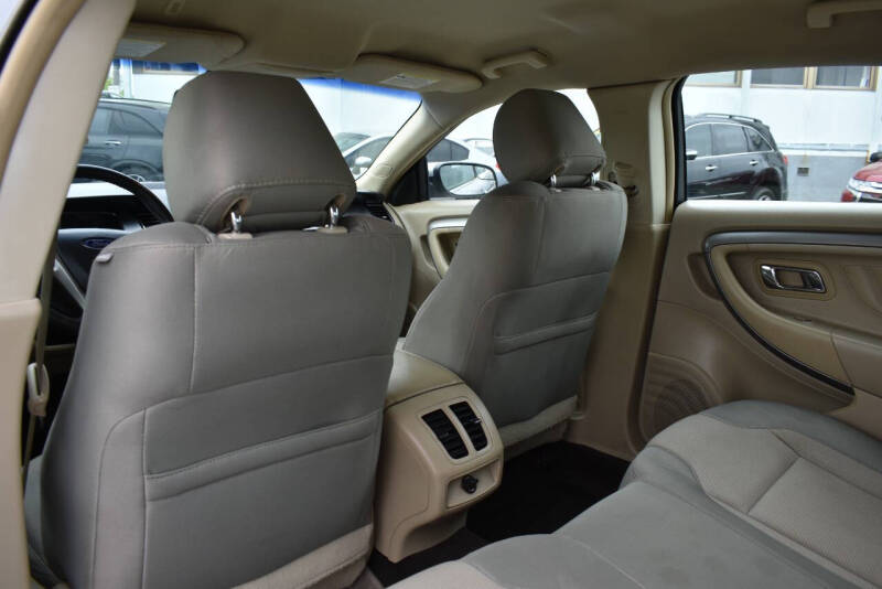 2015 Ford Taurus SEL