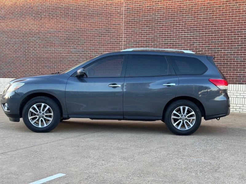 2013 Nissan Pathfinder SV photo 3