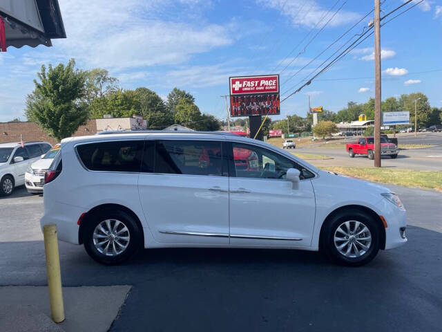 2018 Chrysler Pacifica for sale at Michael Johnson @ Allens Auto Sales Hopkinsville in Hopkinsville, KY