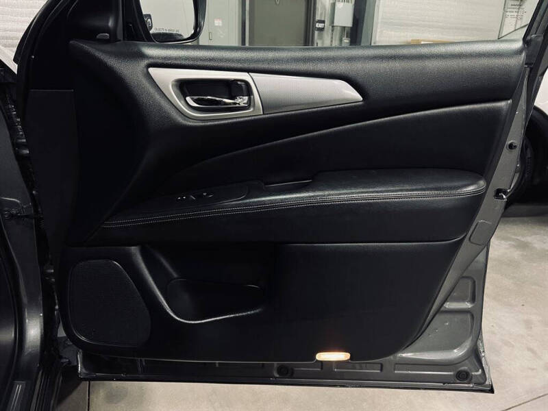 2019 Nissan Pathfinder SL