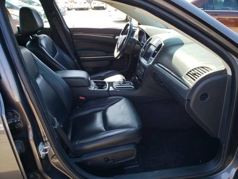 2017 Chrysler 300 Limited