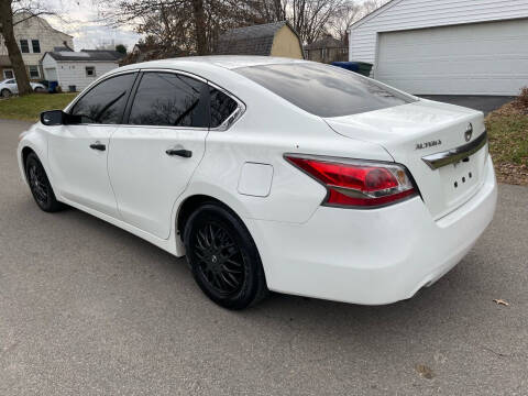 2015 Nissan Altima for sale at Via Roma Auto Sales in Columbus OH
