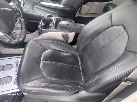 2017 Chrysler Pacifica Touring-L
