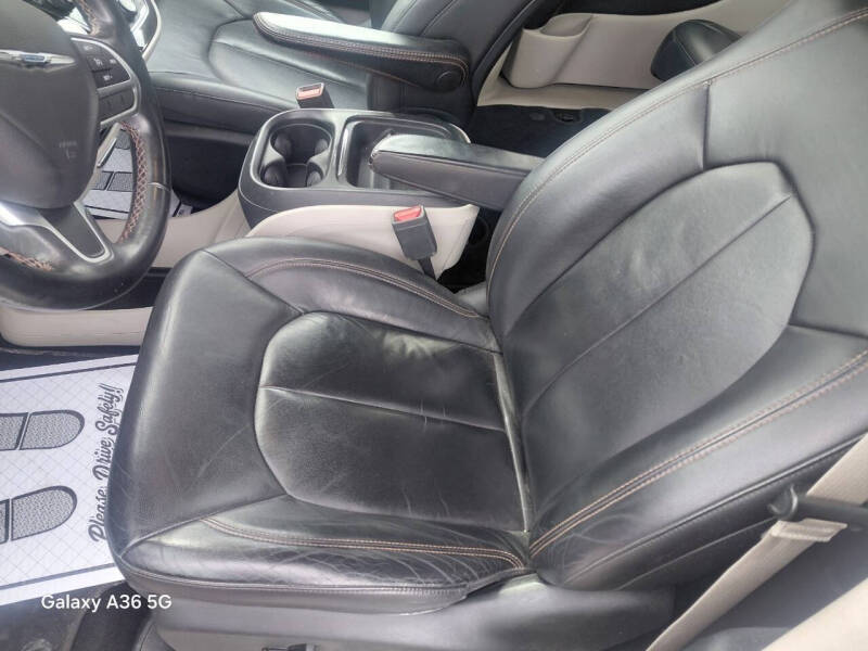 2017 Chrysler Pacifica Touring-L