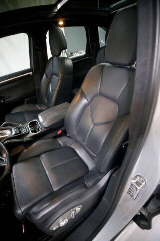 2014 Porsche Cayenne GTS