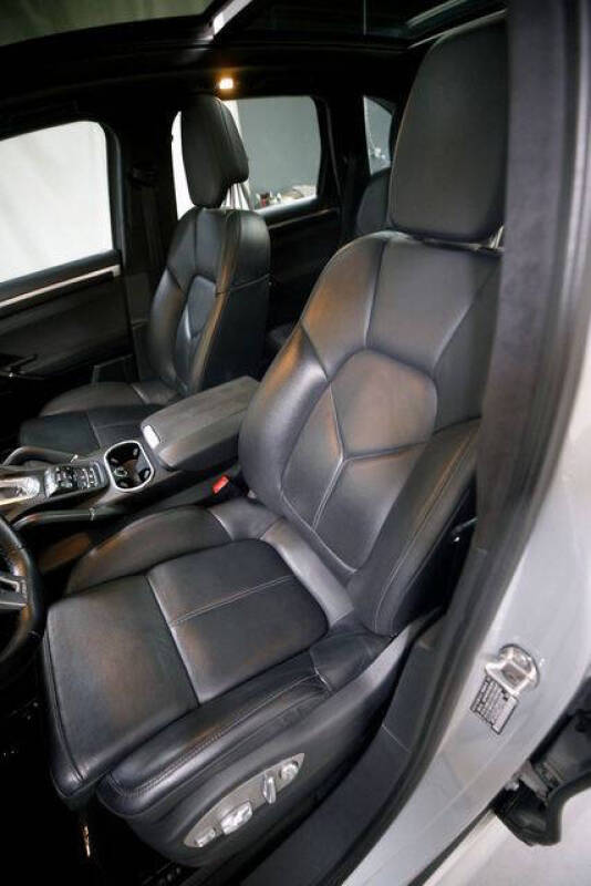 2014 Porsche Cayenne GTS