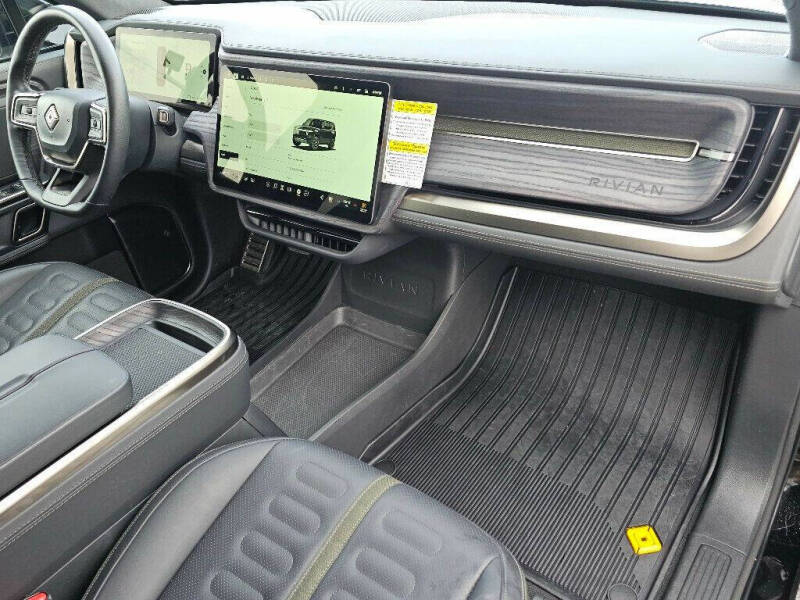 2023 Rivian R1S Adventure